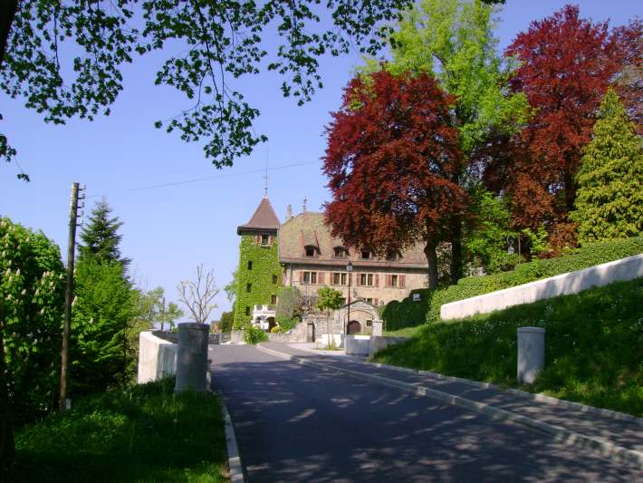 BnB Bed and Breakfast Chez Bibiane & Ren
Chardonne Vevey Montreux Lavaux Lake of Geneva
Suisse Switzerland Schweiz Swizzera
Climbing to 'Chez Bibiane & Ren' : the castel of Chardonne